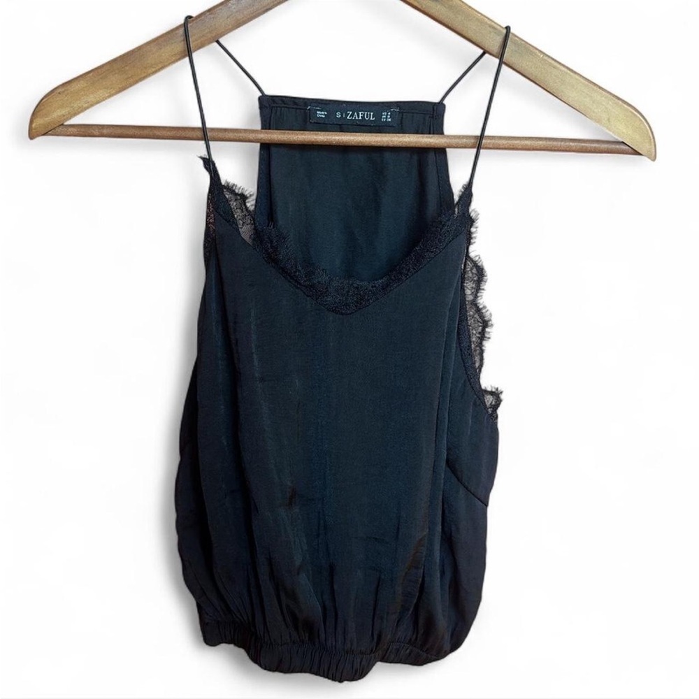 Black silky lace crop top - Picture 2 of 4